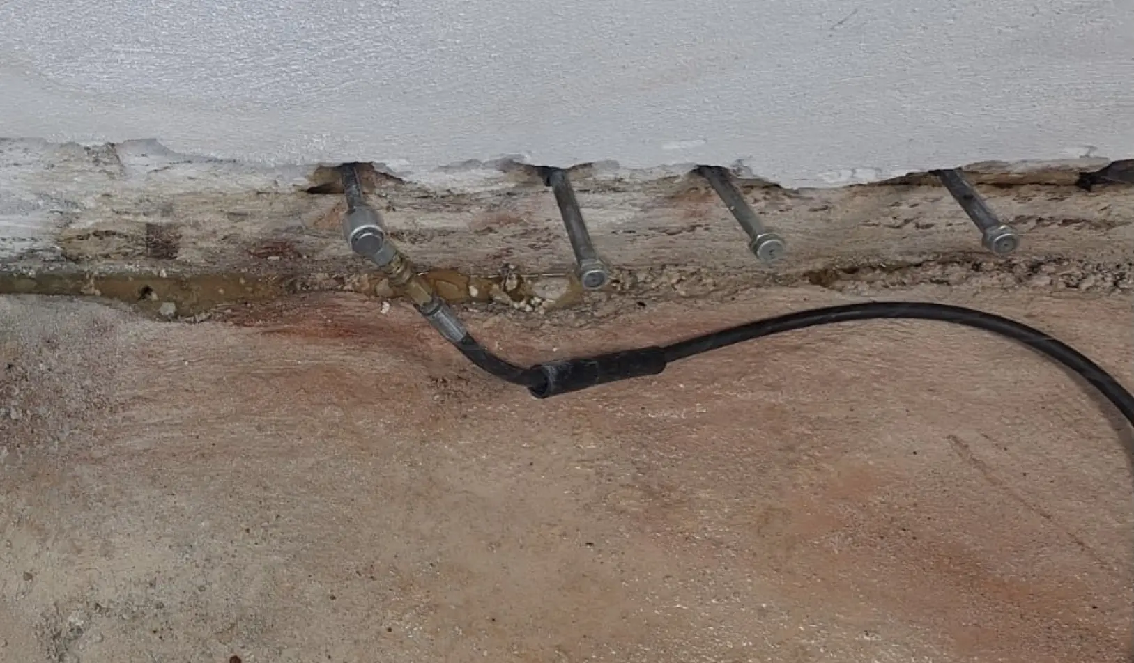 DruwaPox Harzsysteme zur Druckwasserabdichtung und Rissverpressung